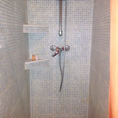 Modern 2 Bedrooms Quiet Terrace In A Palm Area, 30 Meters From Seaside Appartamento